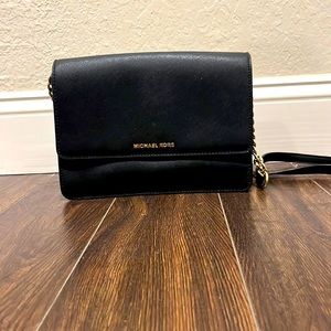 Black Michael Kors crossbody bag. I’m good condition